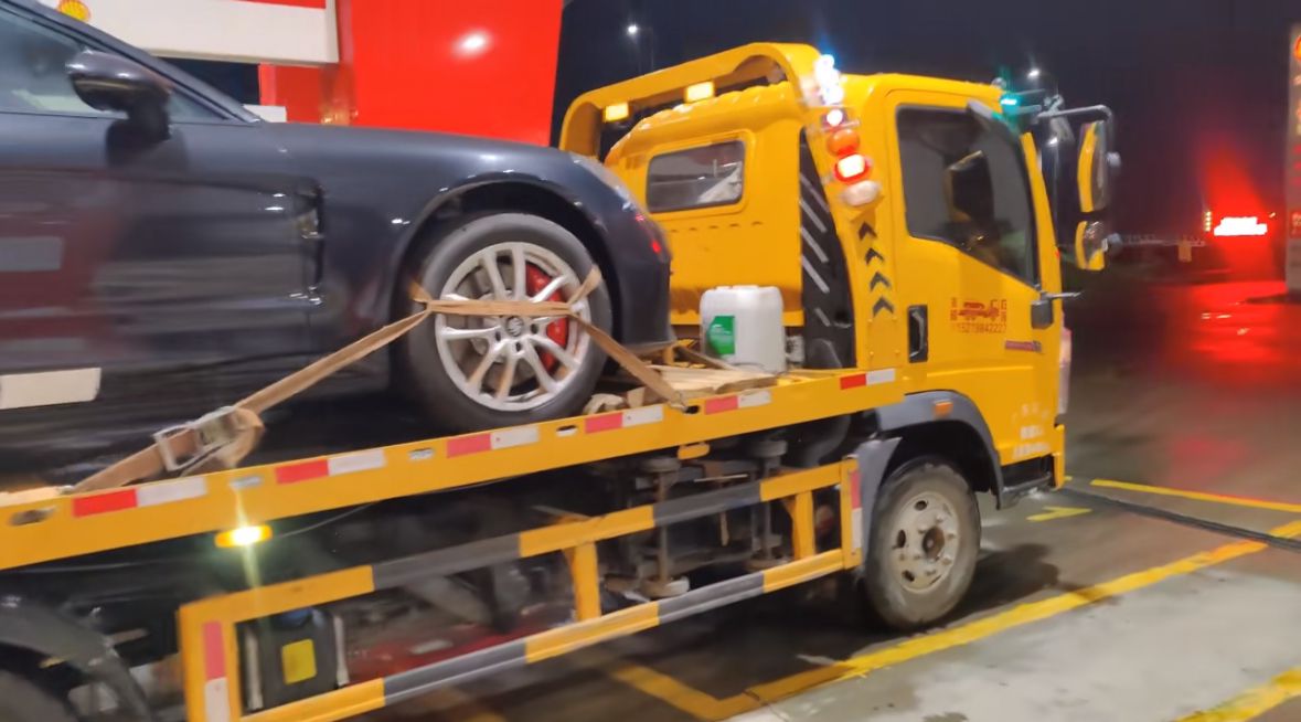 崇文行车途中遇到突发状况该如何呼叫道路救援？